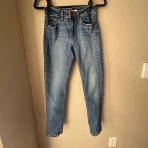 Levi's Women's Mid‎ Rise Skinny Jeans Size 4S W27XL28 Light Blue Wash Denim